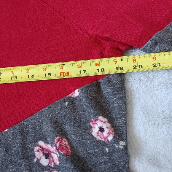 V-Neck Patchwork Top - Picture 4 of 10